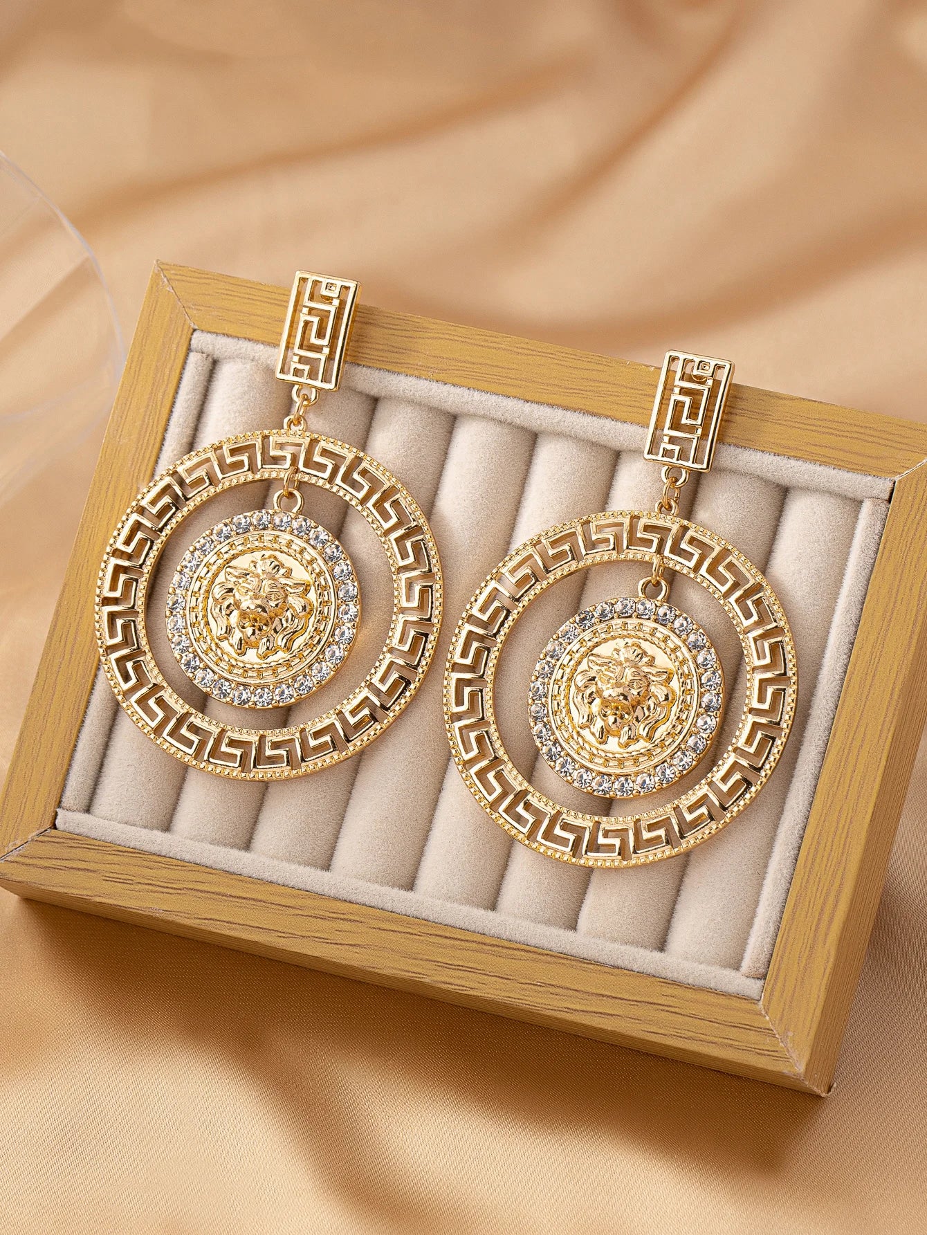 Luxury Round Lion Head High-End Elegant Drape Style Women's Earrings
