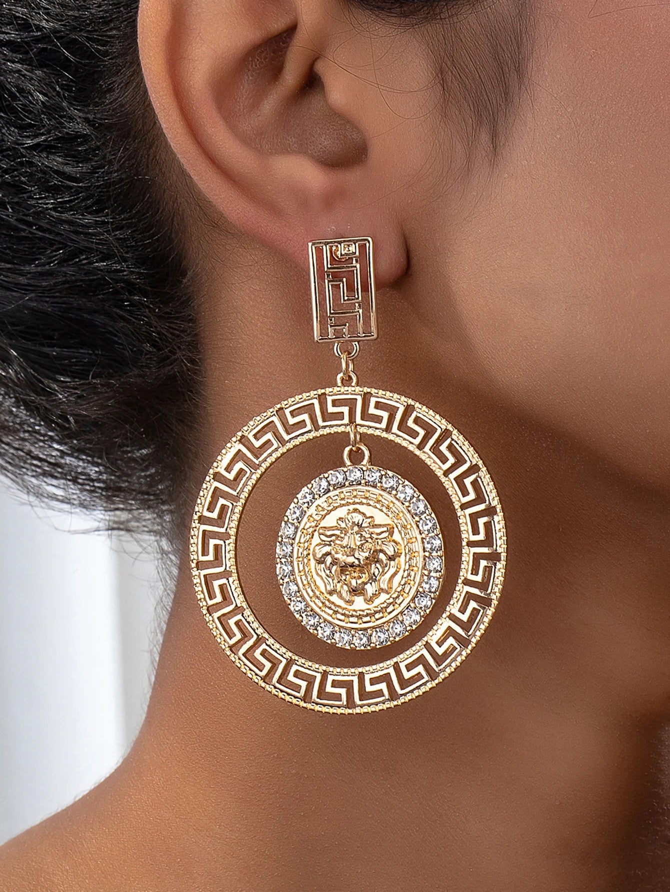 Luxury Round Lion Head High-End Elegant Drape Style Women's Earrings